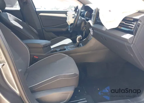 2025 Volkswagen Jetta 1.5T Sport from USA, damaged, VIN 3VWBX7BU8SM051935